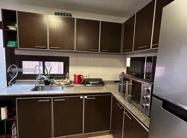 Exclusivo y  espacioso departamento sobre el Bv Illia 5