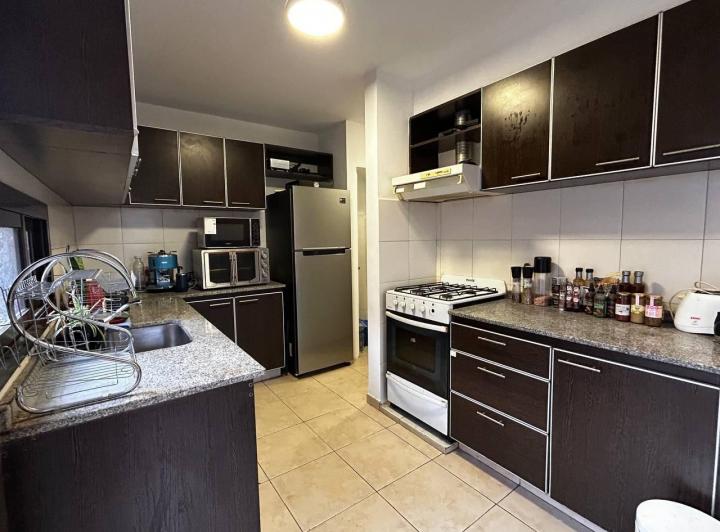 Exclusivo y  espacioso departamento sobre el Bv Illia 4