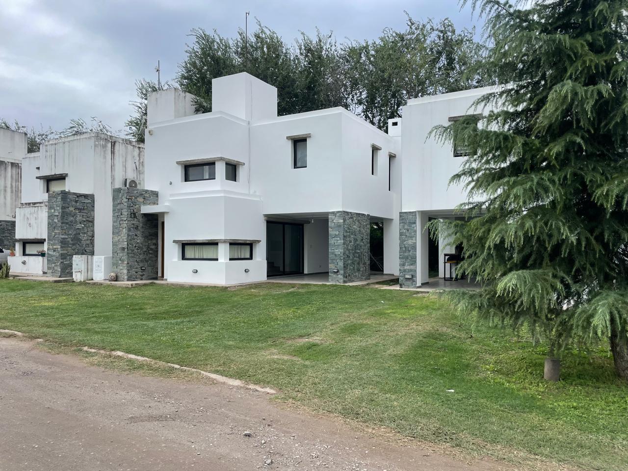 Duplex de 3 dormitorios en Housing El Remanso, Villa Allende