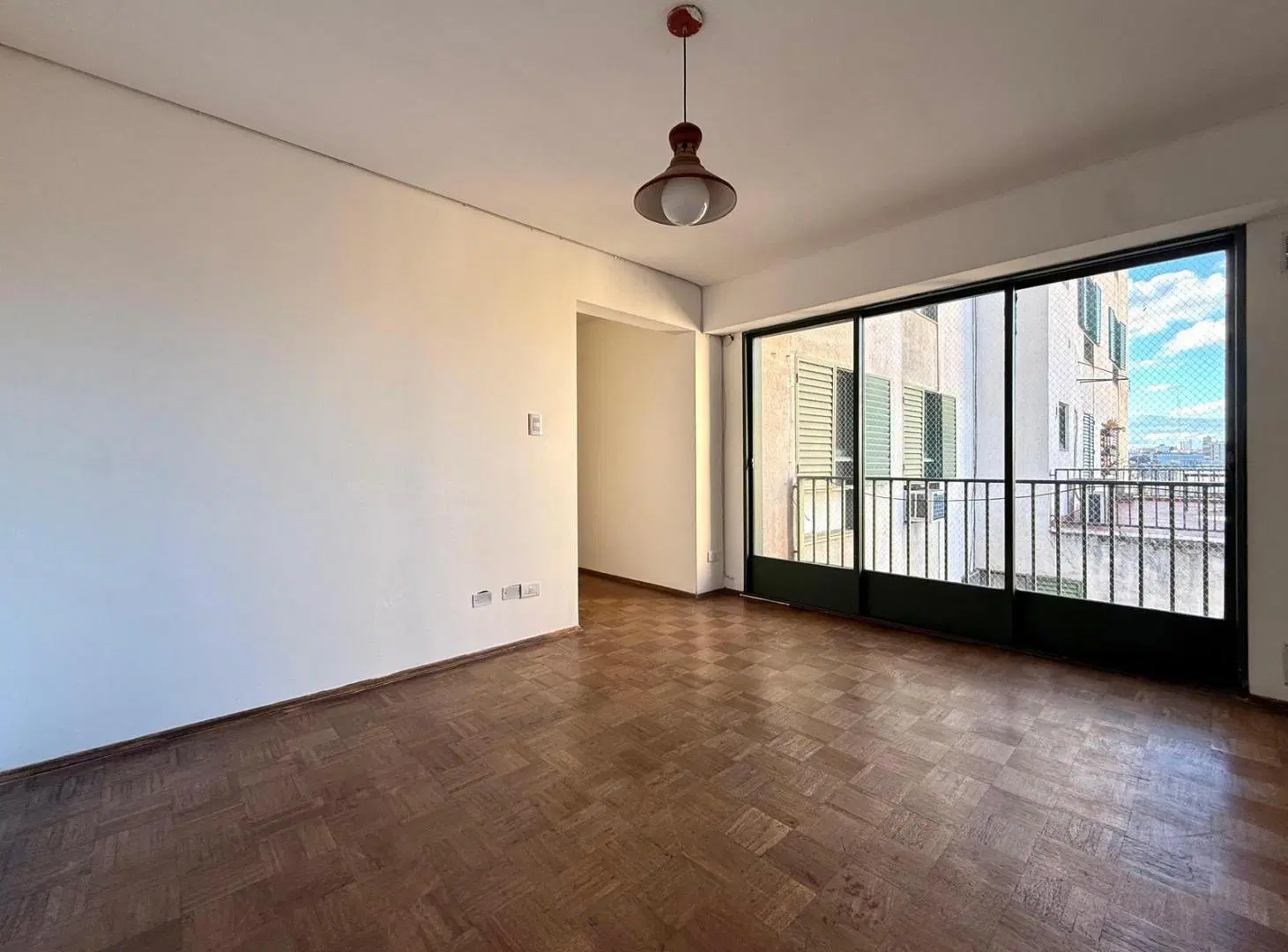 Venta departamento 2 dormitorios con balcon centro 3