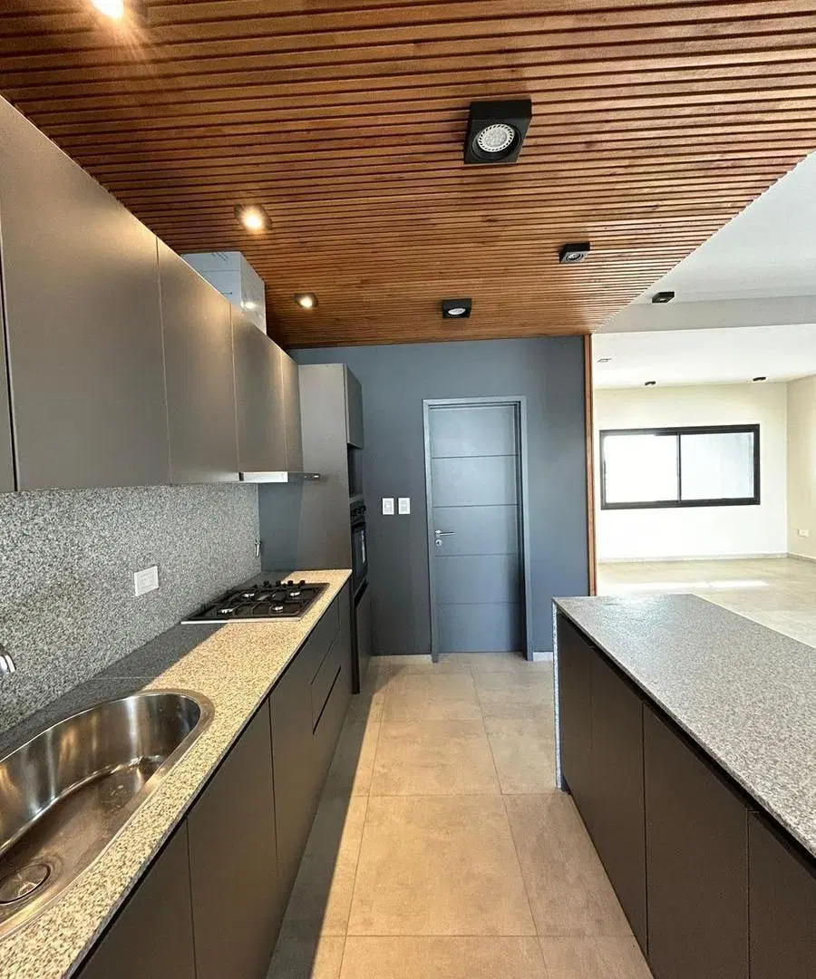Duplex de lujo y espacioso en Manantiales 2, en Solares!! 3