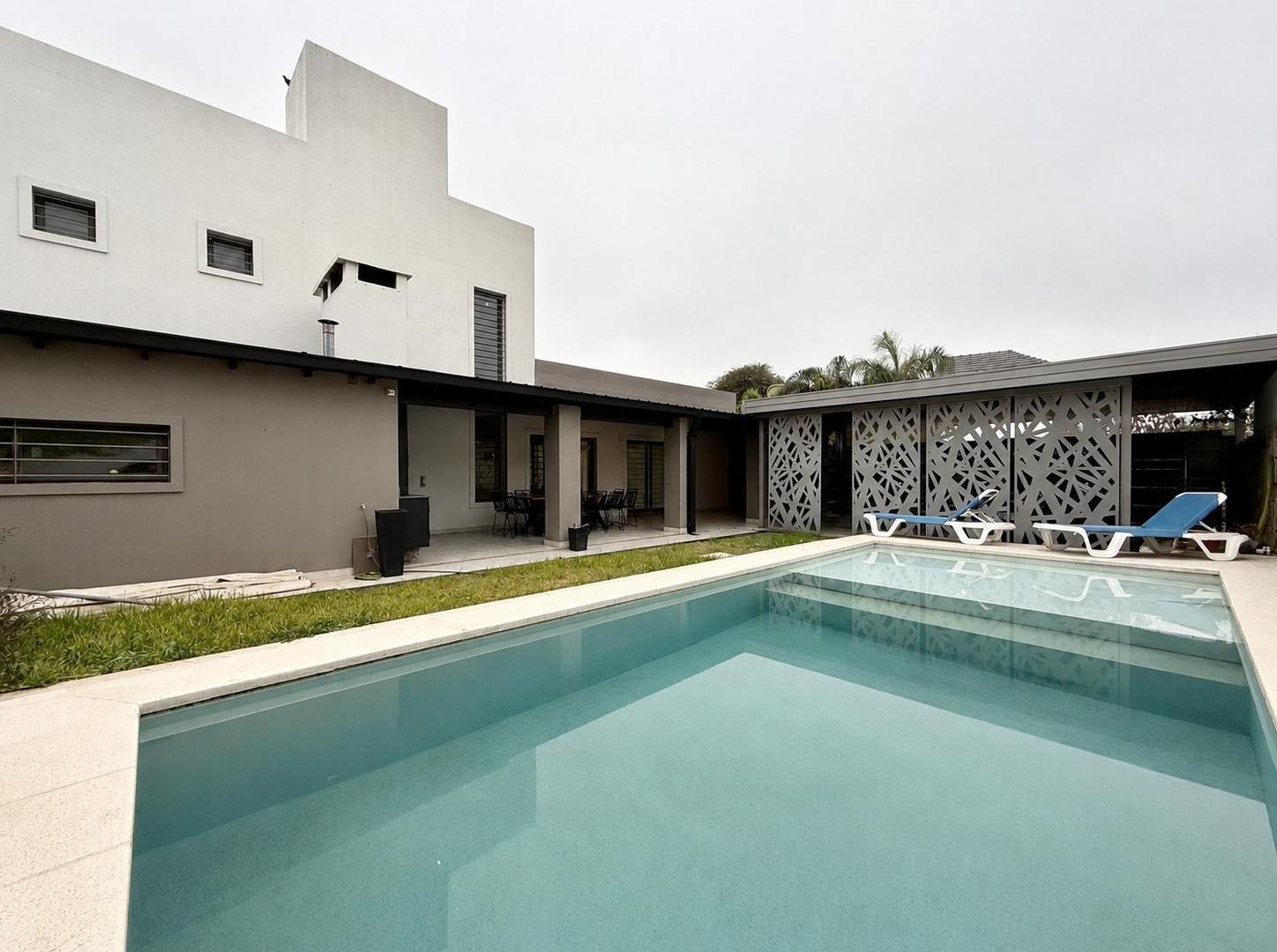 Foto de Venta casa 4 dormitorios pileta Jardines del Jockey, imagen 2