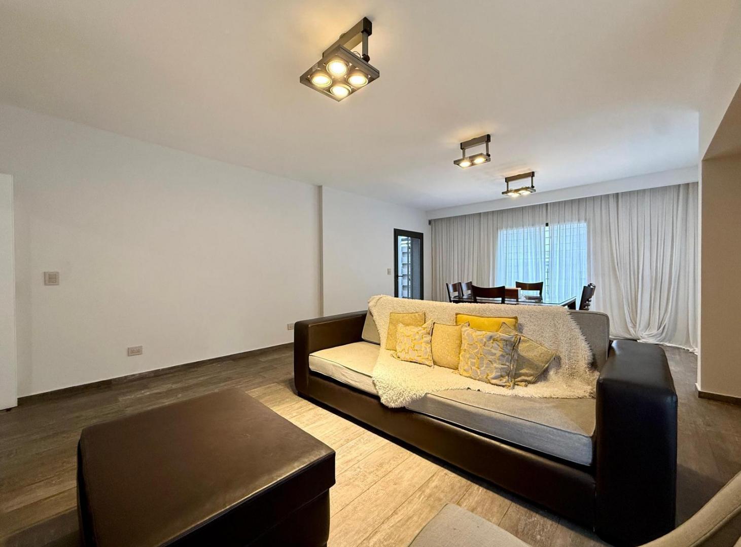 Foto de Venta casa 4 dormitorios pileta Jardines del Jockey, imagen 3