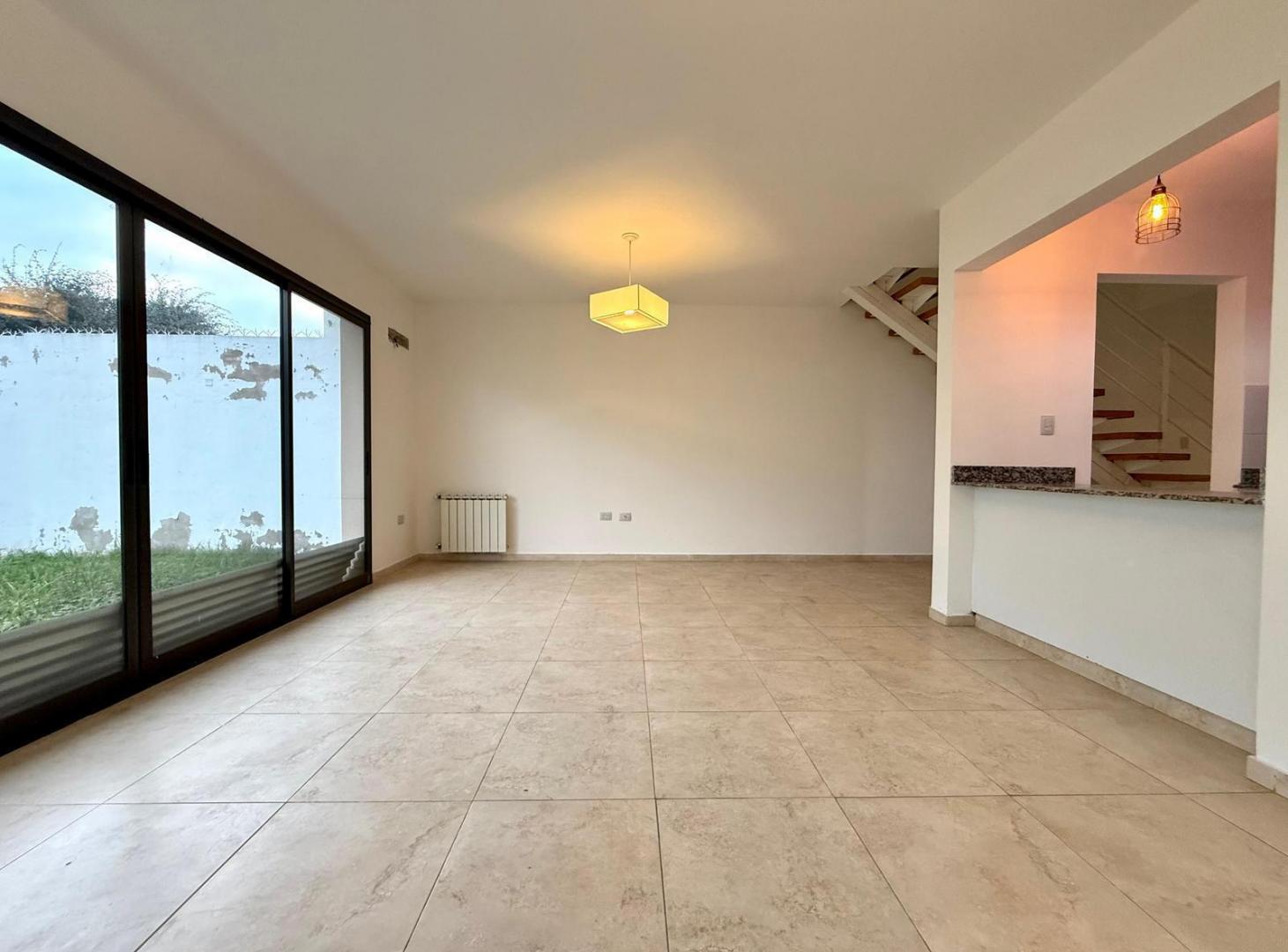 Foto de Venta casa 2 dormitorios con pileta Miradores de Manantiales, imagen 1