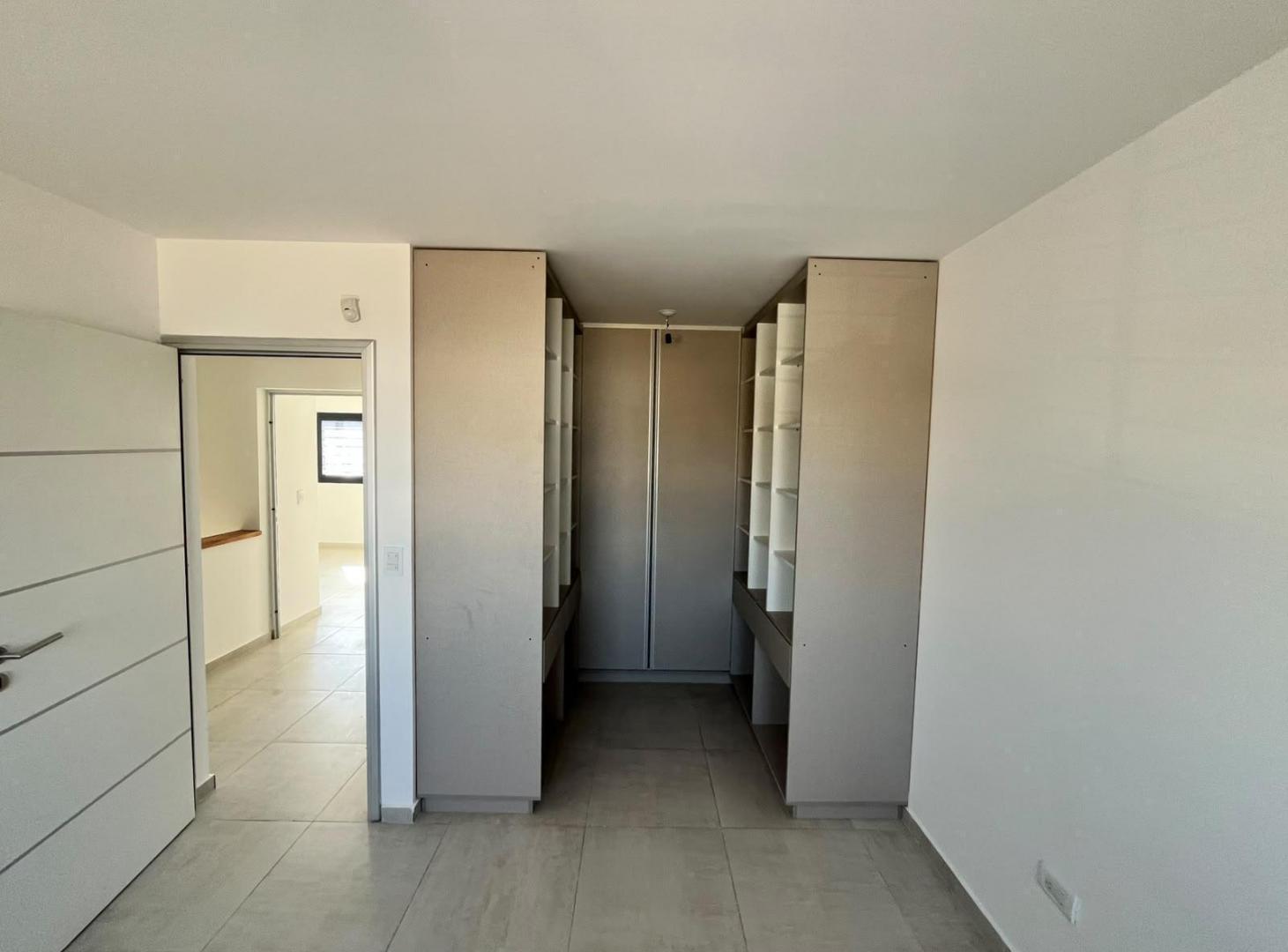 Foto de DUPLEX EN ALQUILER 3 DORMITORIOS SOLARES DE MANANTIALES, imagen 2