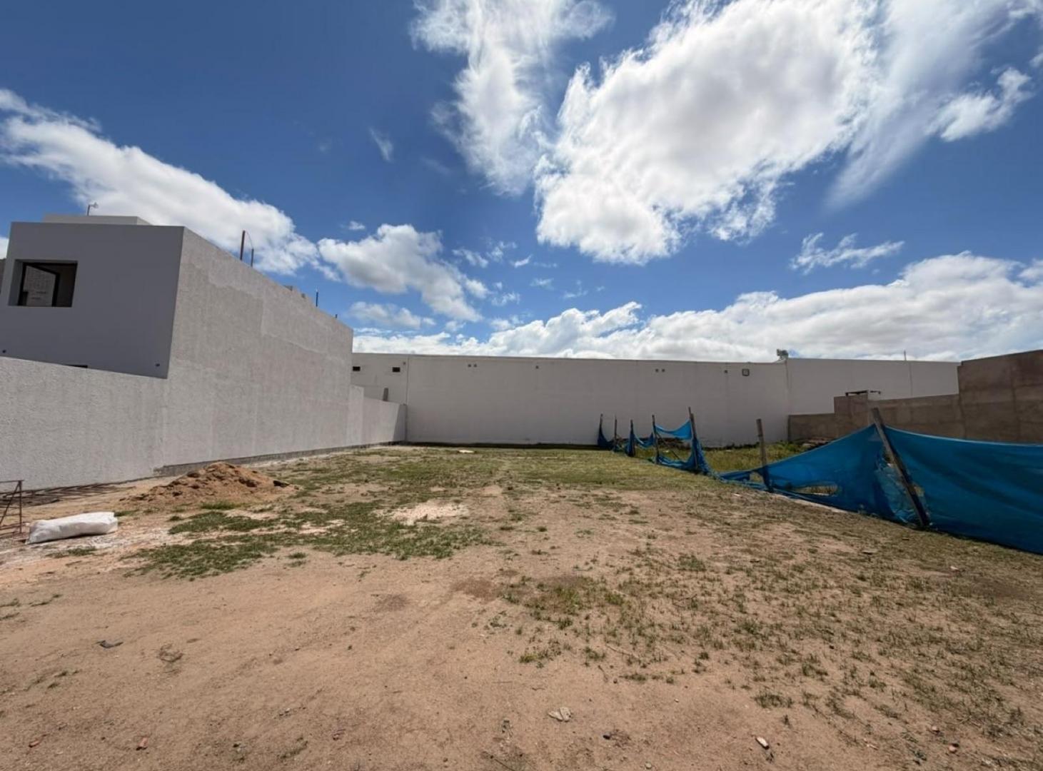 Foto de Lote en Colinas de Manantiales 450 m2 Apto Duplex, imagen 1