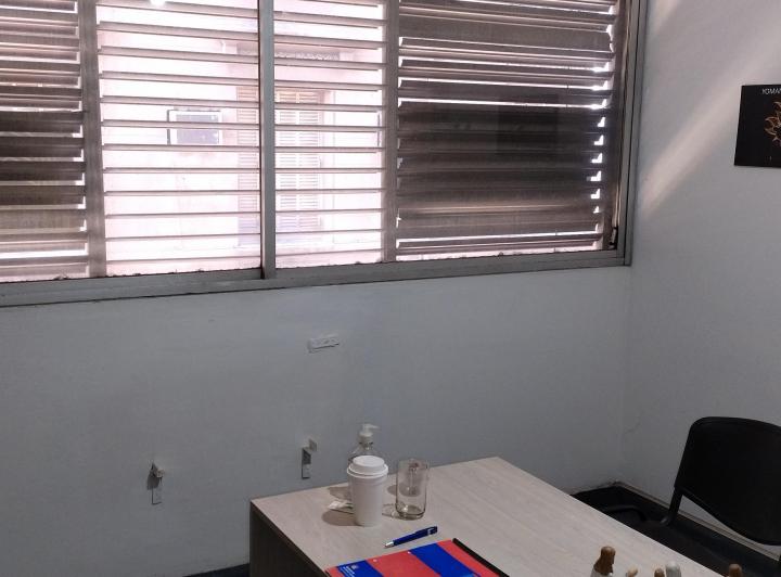 Alquilo oficina en ituzaingo 94, ciudad de cordoba 1