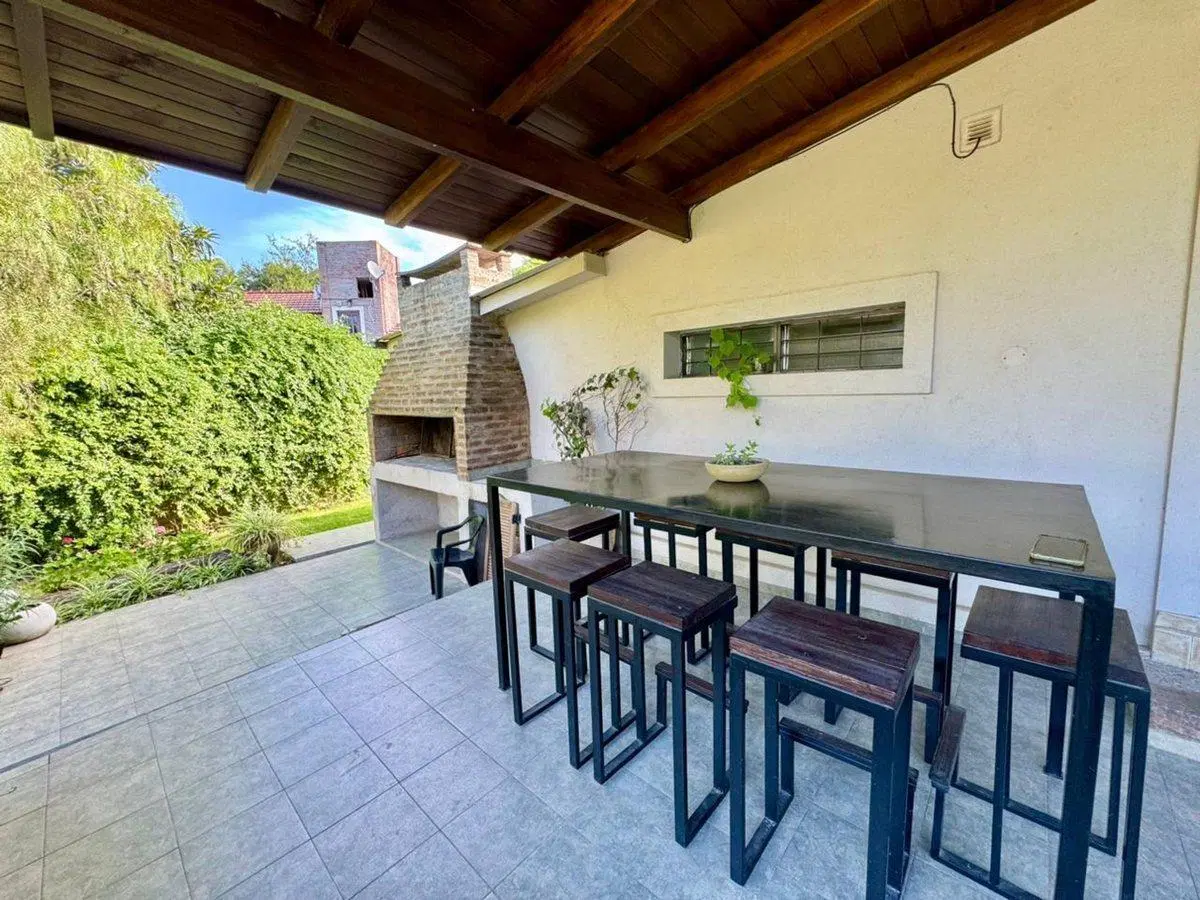 VENTA CASA 4 DORM PILETA VILLA ALLENDE 2