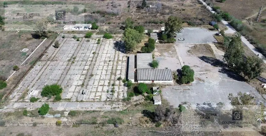 VENTA EDIFICIO COMERCIAL,INDUSTRIAL,SERVICIOS A RECICLAR EN GRAN TERRENO DE 4 HECTAREAS 4