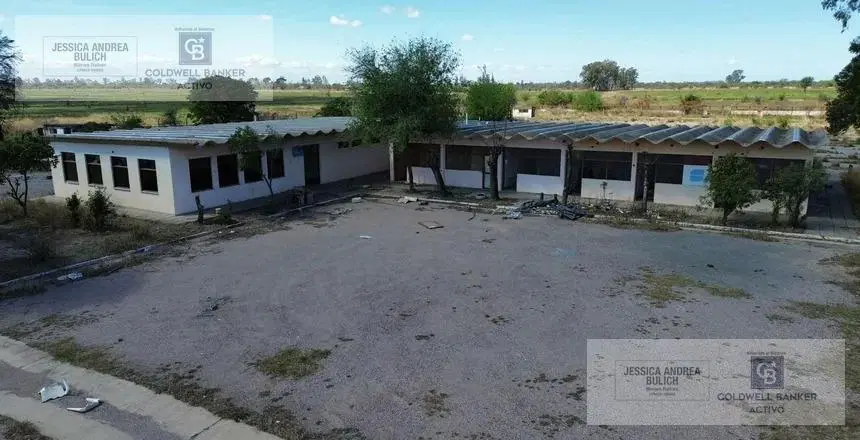 VENTA EDIFICIO COMERCIAL,INDUSTRIAL,SERVICIOS A RECICLAR EN GRAN TERRENO DE 4 HECTAREAS 3
