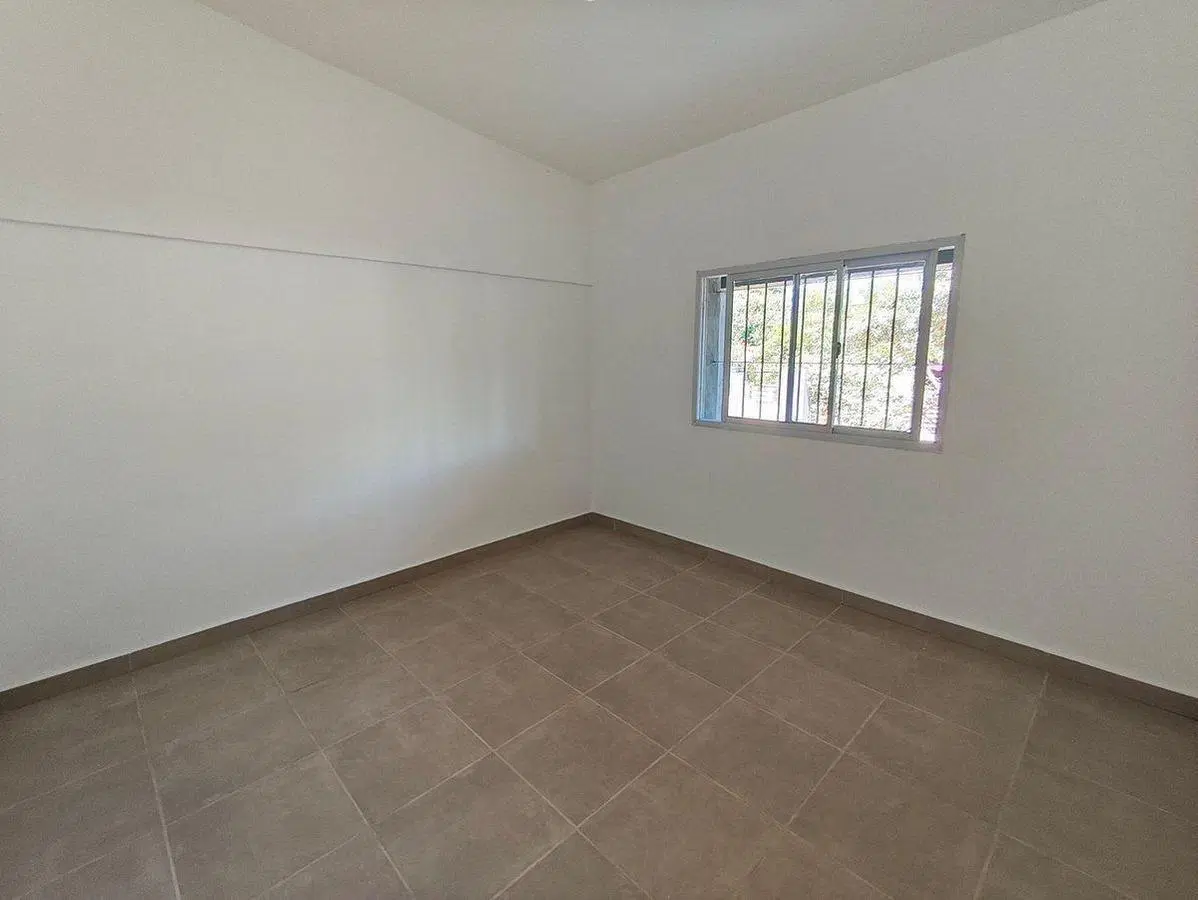ALQUILER CASA 3 DORM VILLA ALLENDE LOMAS SUR CON COCHERA Y PATIO 3