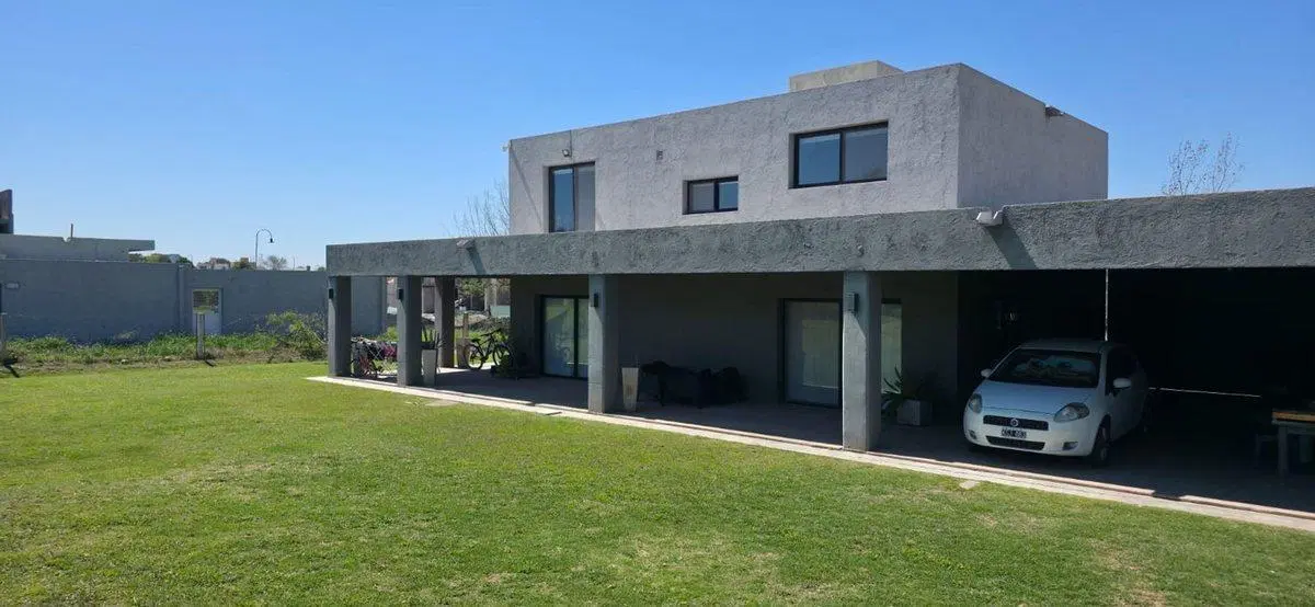 VENTA CASA ESTACION DEL CARMEN 4 DORM PILETA 4