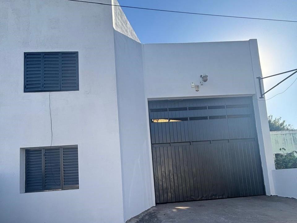 VENTA GALPON EN VILLA AZALAIS