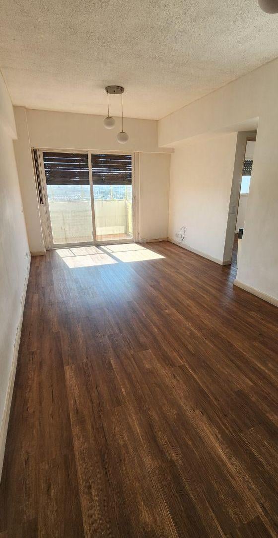 Foto de Departamento 3 ambientes sobre Av. Mitre a la venta!, imagen 1