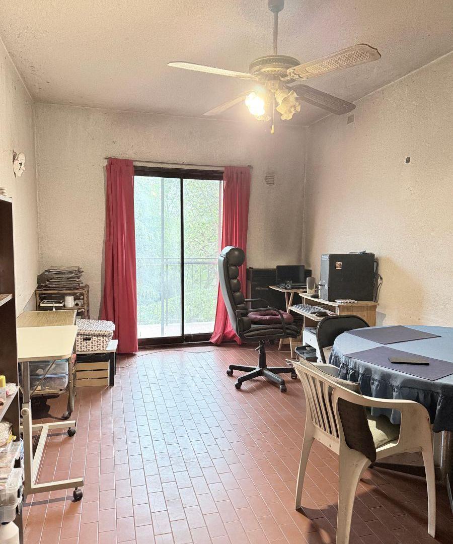 Foto de OPORTUNIDAD! Departamento 3 ambientes con balcón a RECICLAR, imagen 1