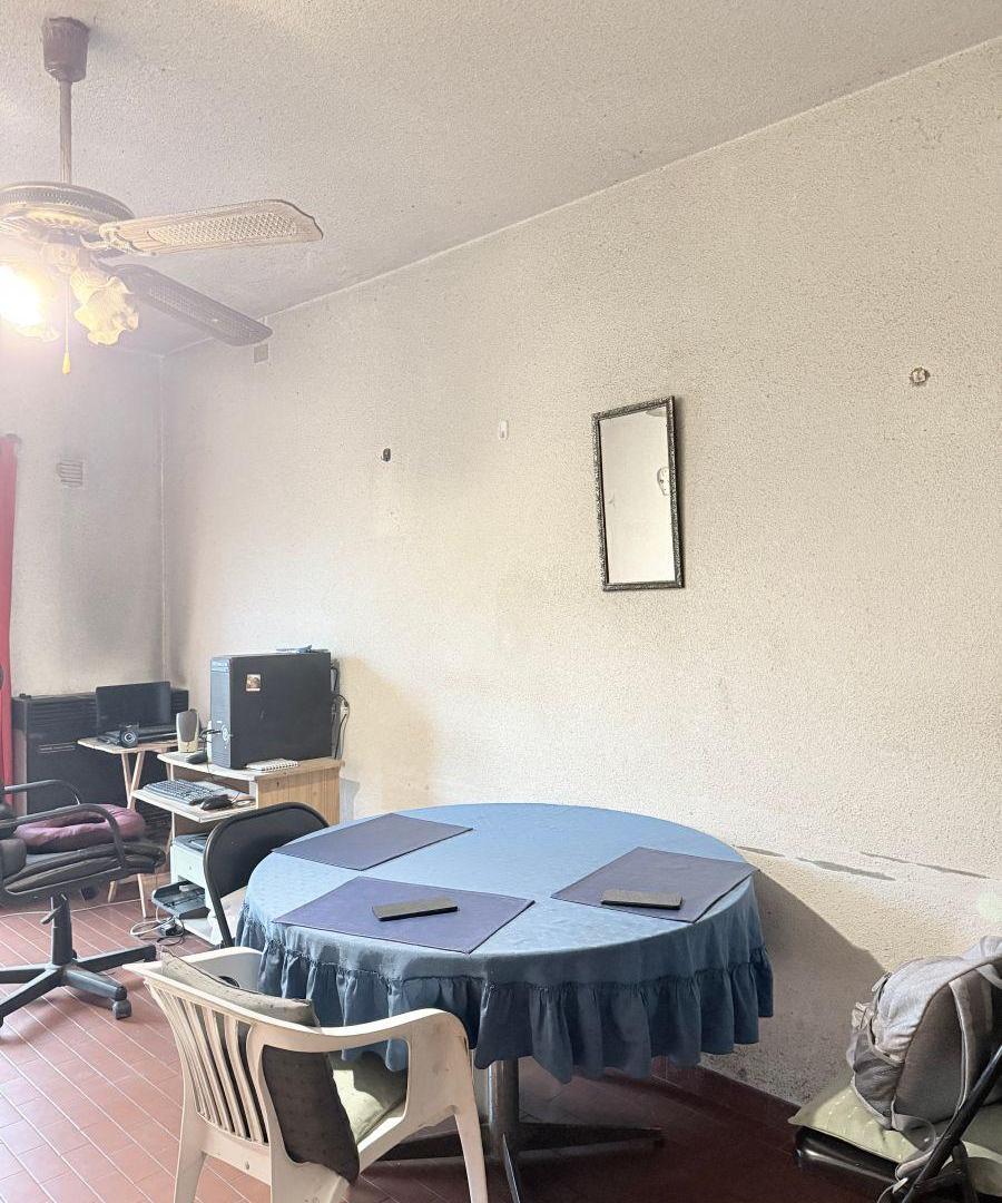 Foto de OPORTUNIDAD! Departamento 3 ambientes con balcón a RECICLAR, imagen 2