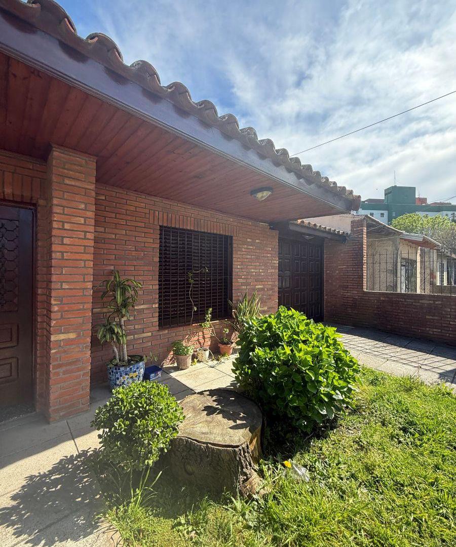 Foto de HERMOSO CHALET EN VENTA - BARRIO GRAFICO - WILDE, imagen 4