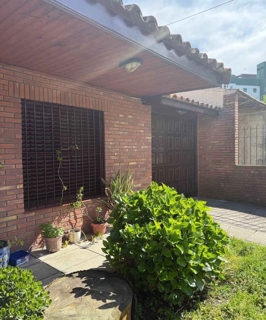 Foto de HERMOSO CHALET EN VENTA - BARRIO GRAFICO - WILDE, imagen 3