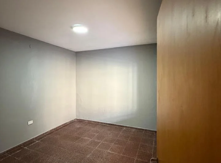 SE ALQUILA / Casa interna única de pasillo en arroyito  4