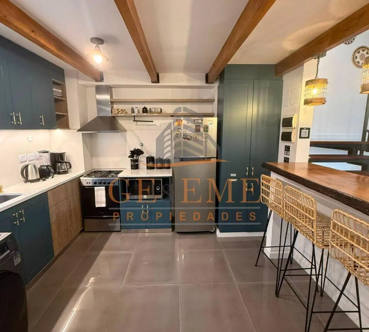 EXCLUSIVO 3 AMBIENTES Y 1/2 CON BALCON A LA CALLE! 1