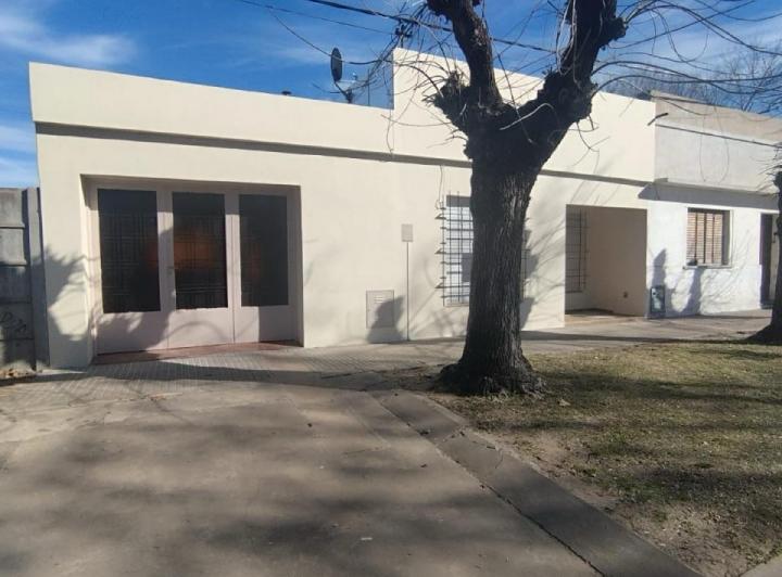 Casa en  venta en el ventro de Saladillo, prov de Buenos Aires 2