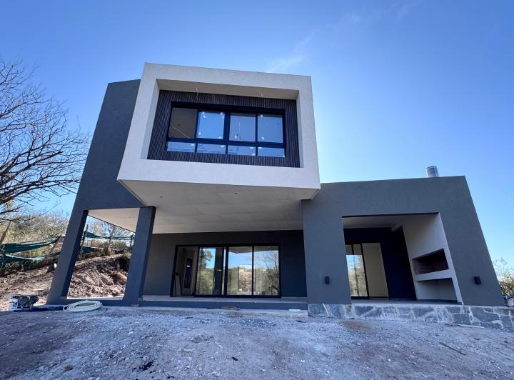 CASA PREMIUM EN VENTA • BARRIO ESTANCIA Q2 • APTO CRÉDITO 2
