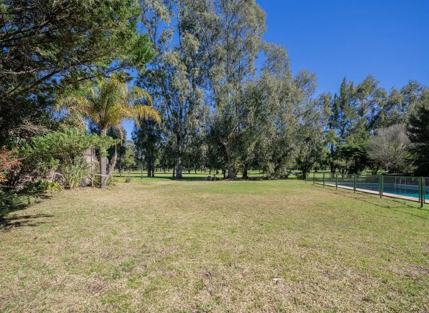 Se vende doble lote en el Golf Chascomús Country Club - Muy buena ubicación. 5