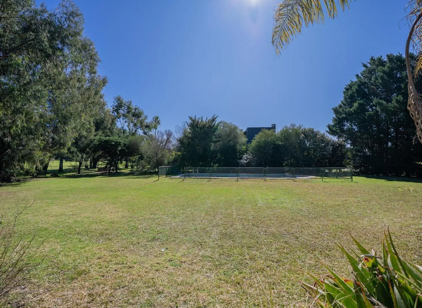 Se vende doble lote en el Golf Chascomús Country Club - Muy buena ubicación. 2