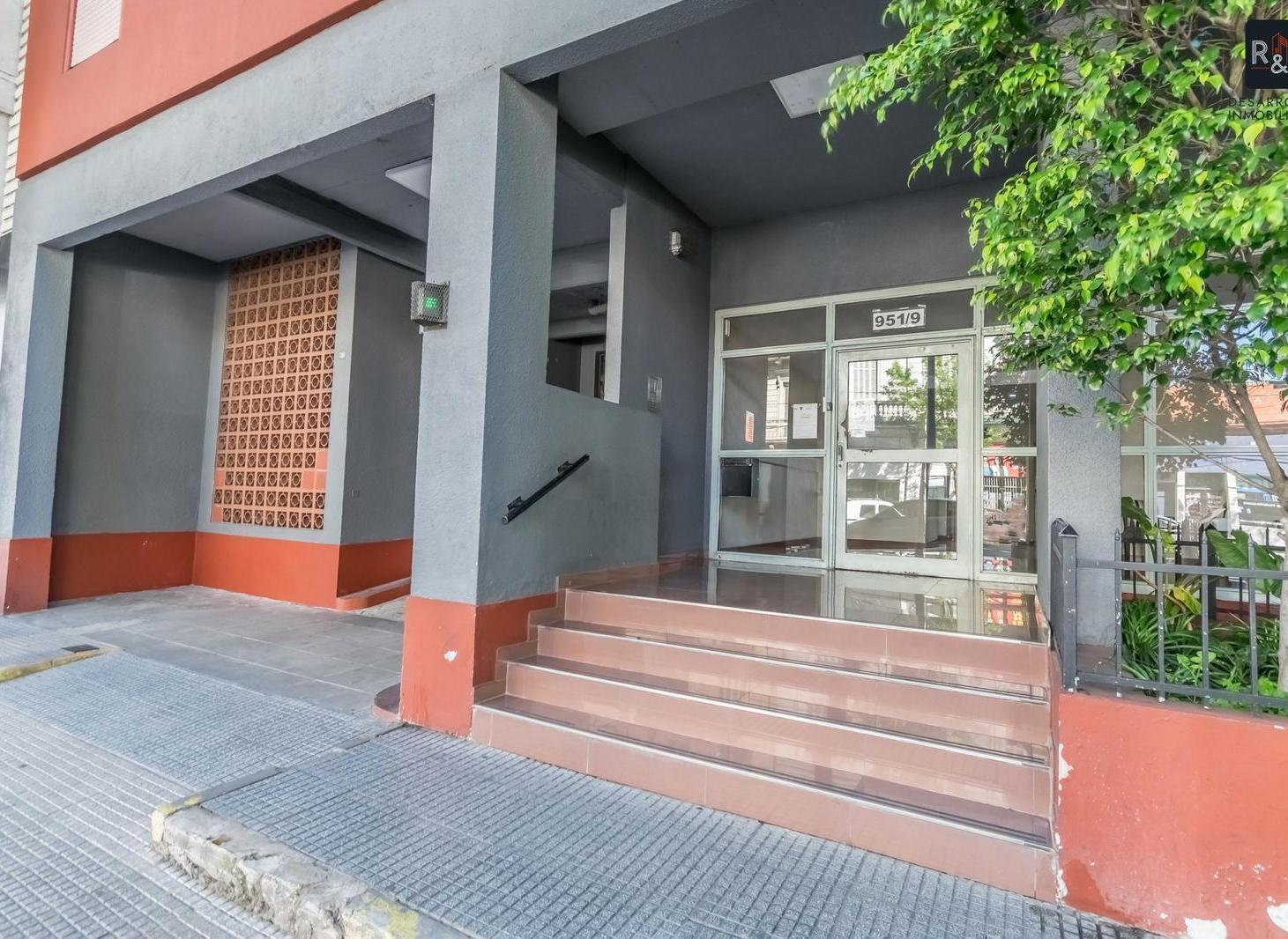 Venta de departamento 4 ambientes, cochera y balcón en La Boca - Muy luminoso
