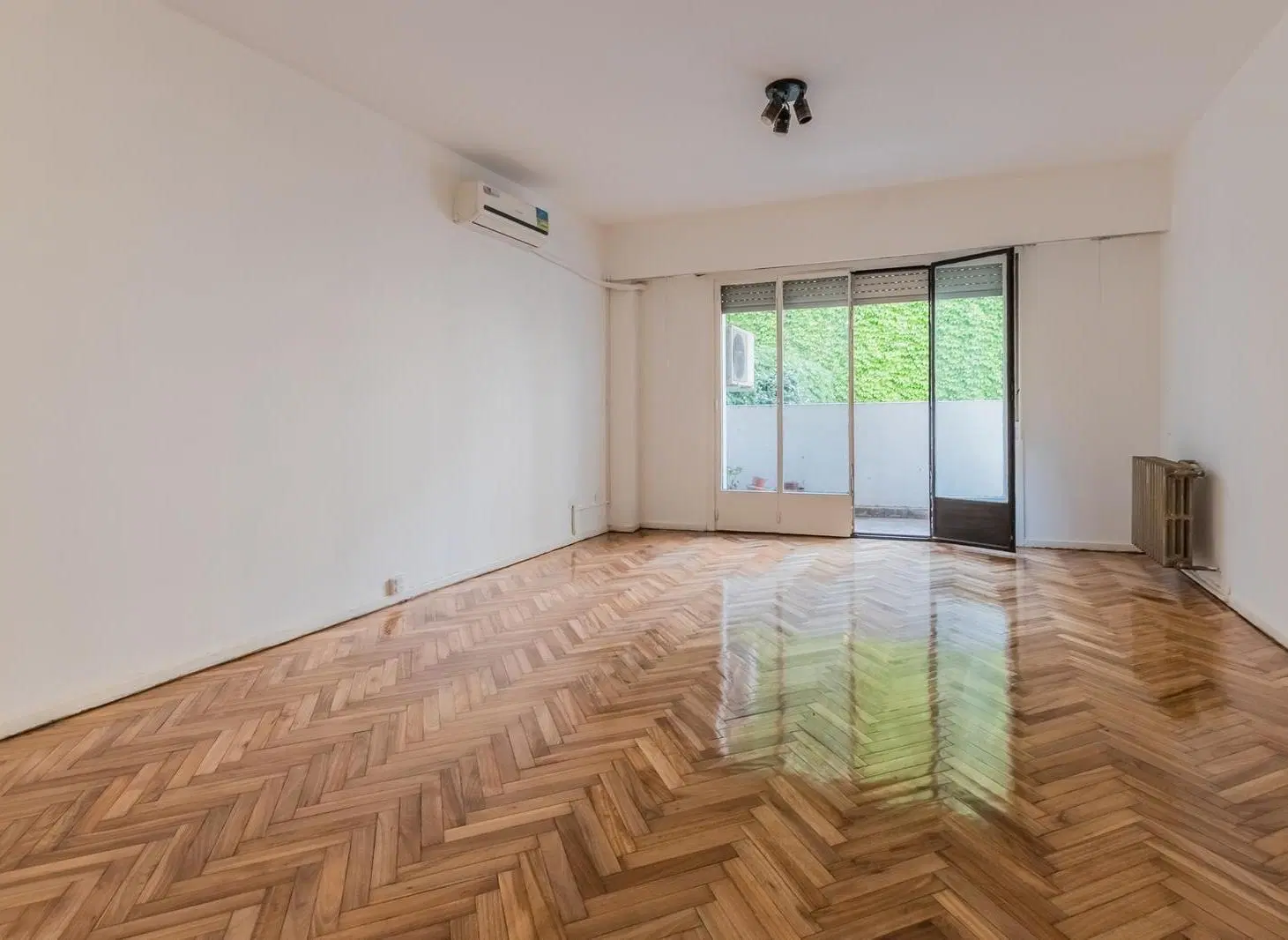 Venta departamento de 3 ambientes con dependencia de servicio y balcón en Recoleta 2