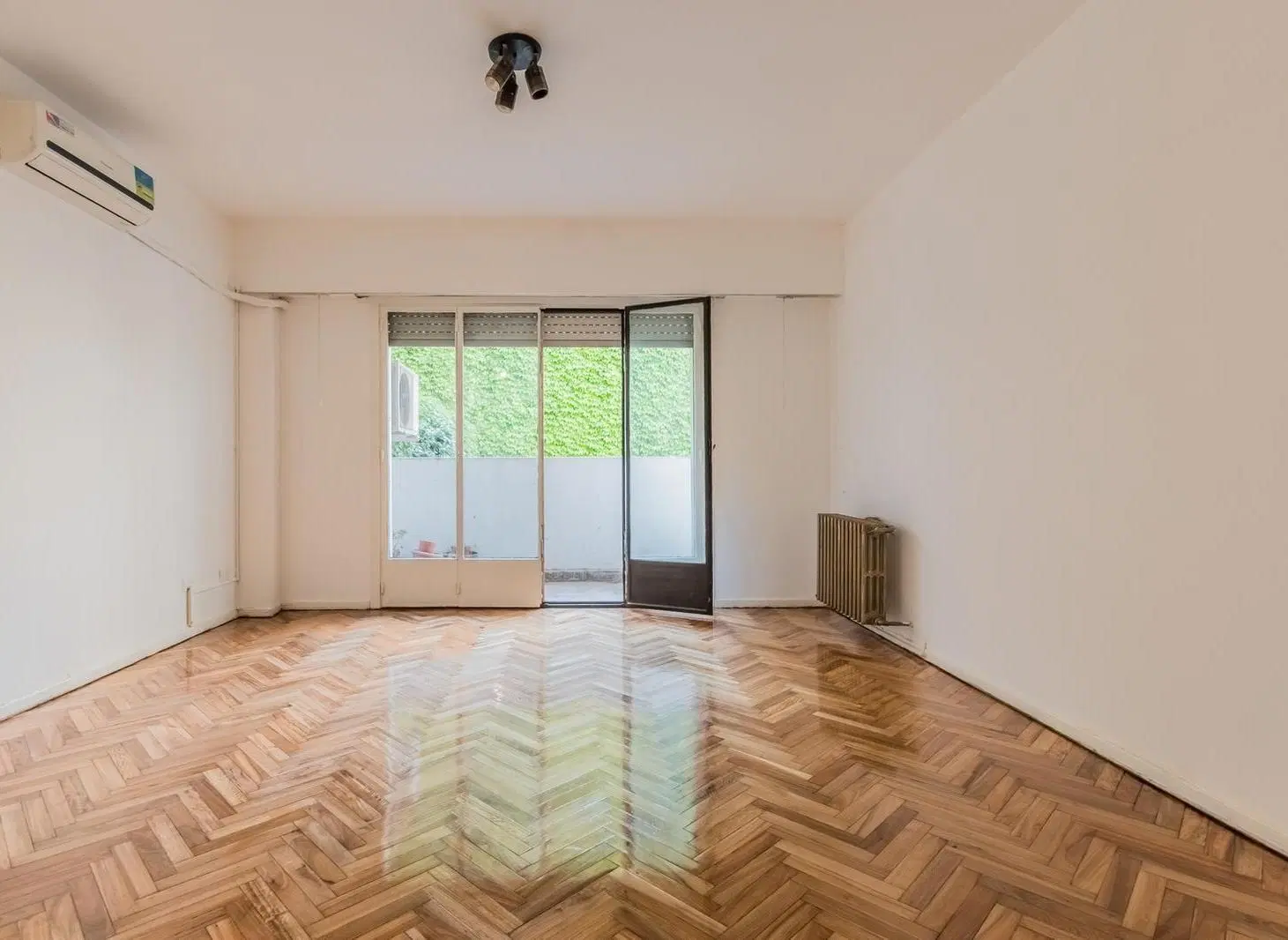 Venta departamento de 3 ambientes con dependencia de servicio y balcón en Recoleta 4