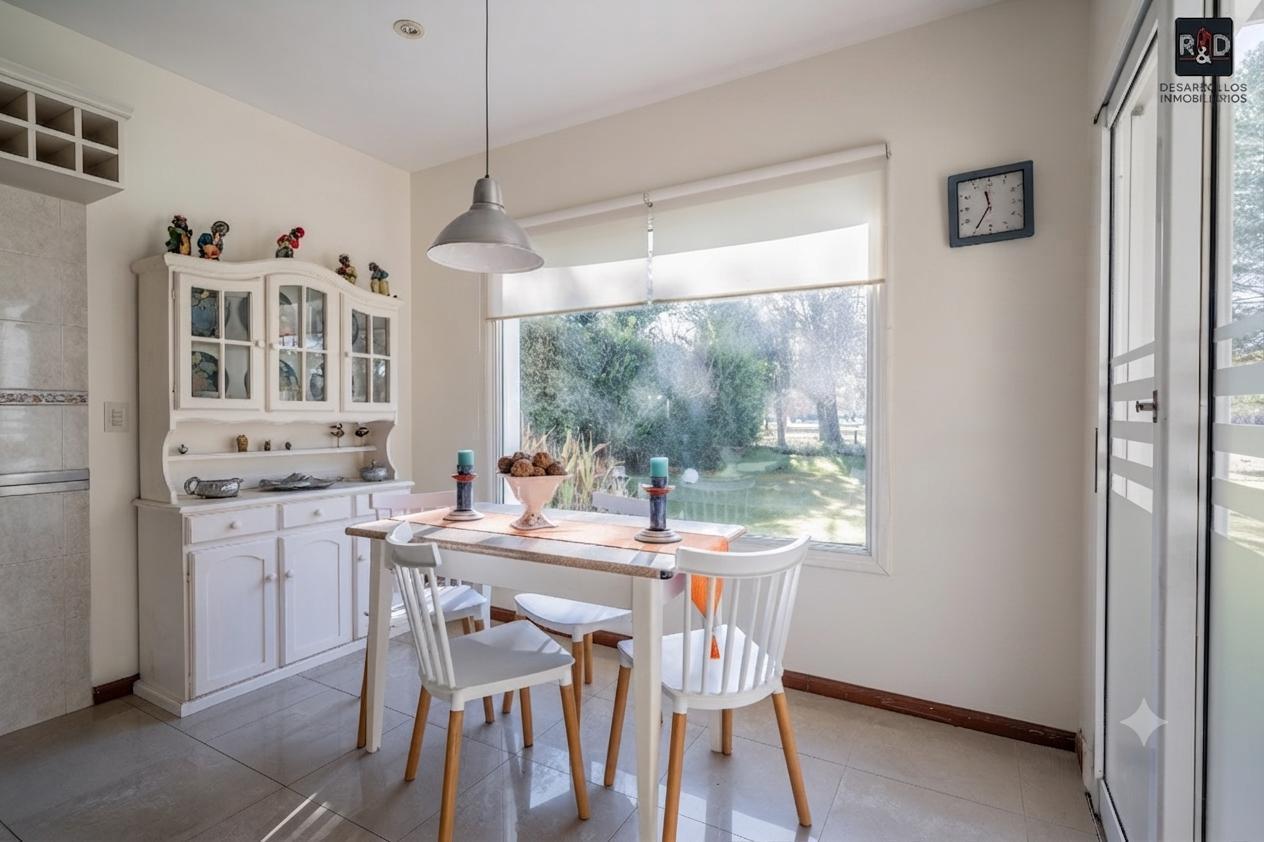 Foto de Venta casa de 4 ambientes con quincho, piscina y parque en Mayling club de campo - Pilar, imagen 5