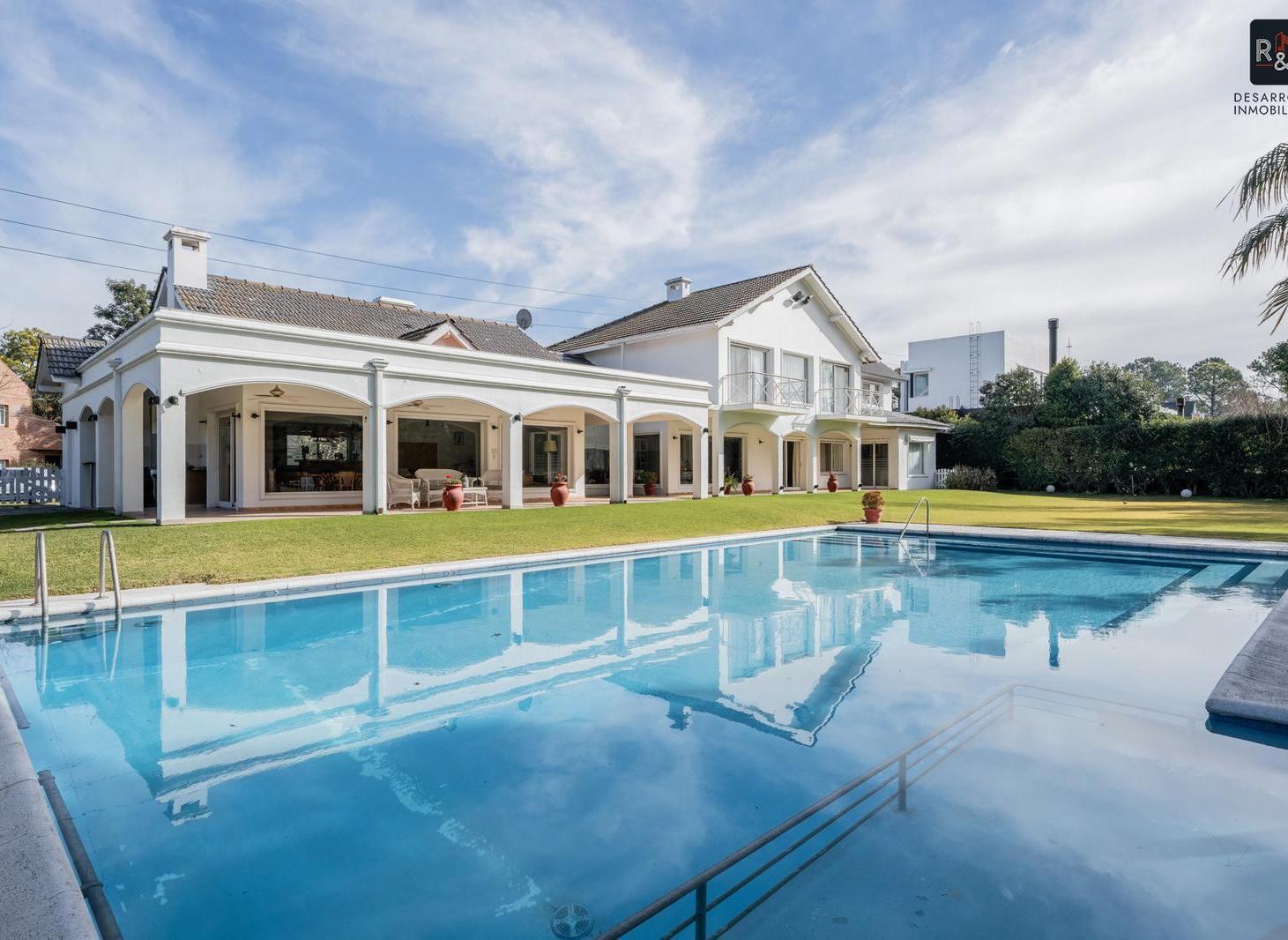 Foto de Venta casa de 4 ambientes con quincho, piscina y parque en Mayling club de campo - Pilar, imagen 2