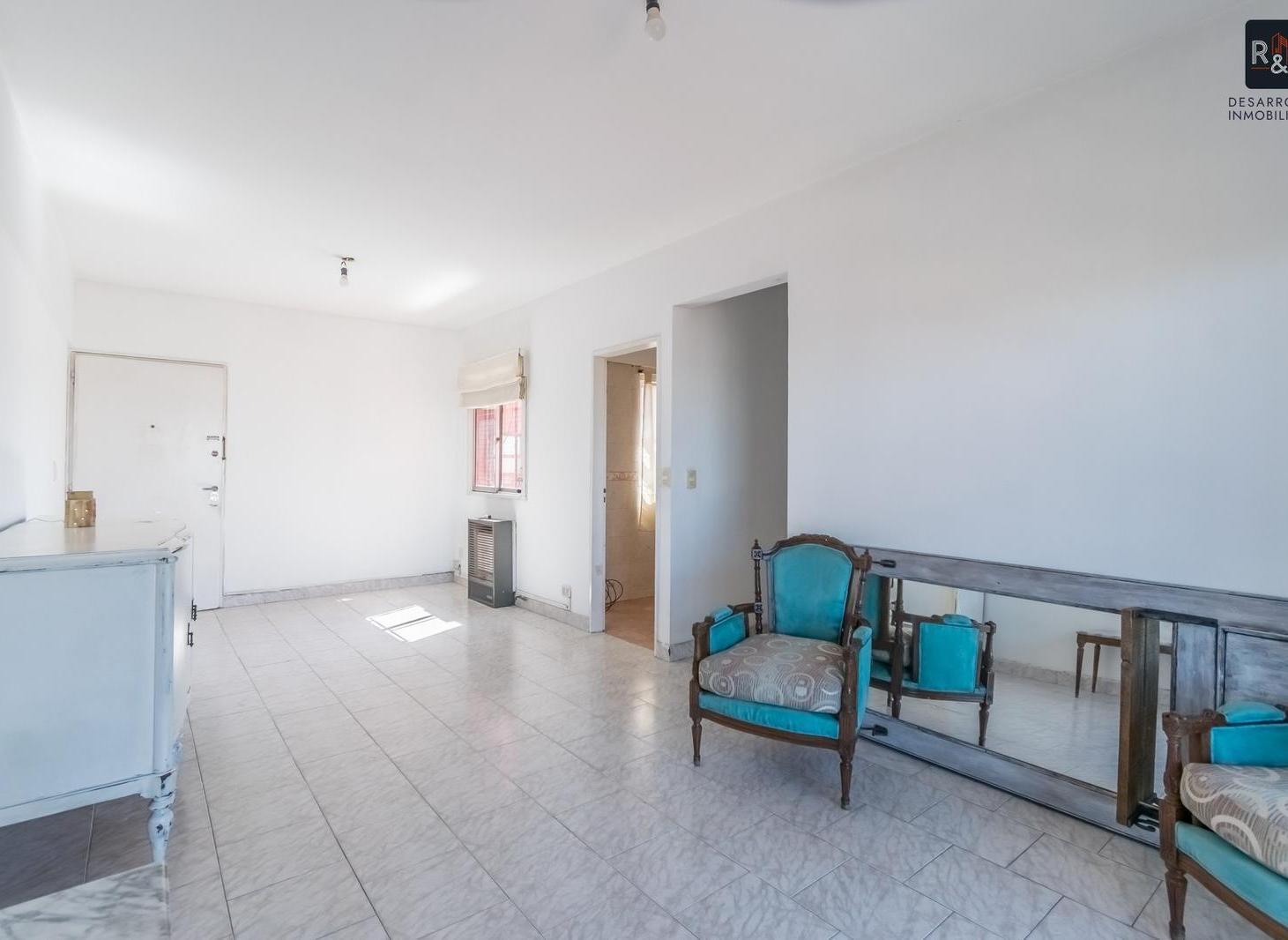 Foto de Venta de departamento 4 ambientes, cochera y balcón en La Boca - Muy, imagen 2