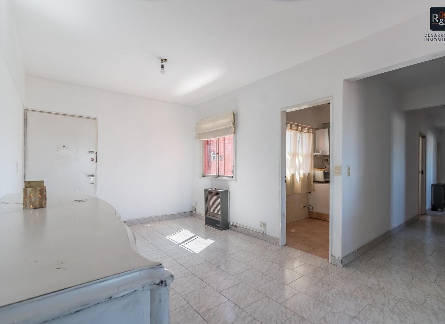 Foto de Venta de departamento 4 ambientes, cochera y balcón en La Boca - Muy, imagen 3