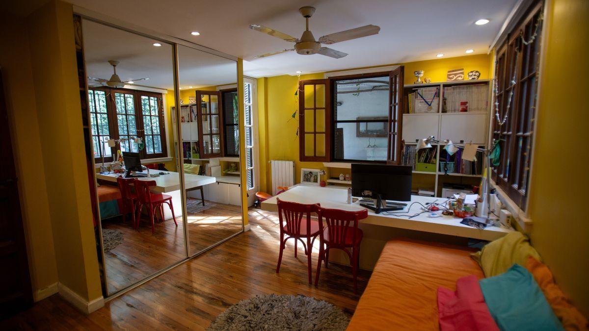 Casa lote propio en Flores con jardín y terraza – 6 ambientes, gran potencia