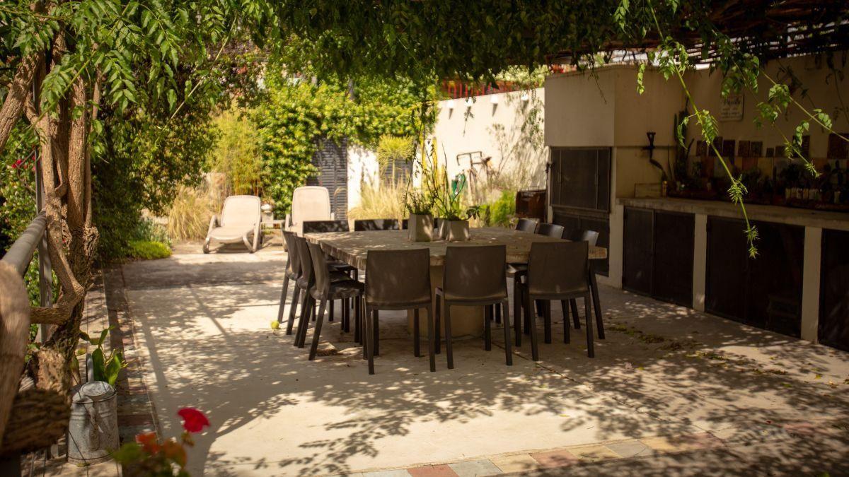 Casa lote propio en Flores con jardín y terraza – 6 ambientes, gran potencia
