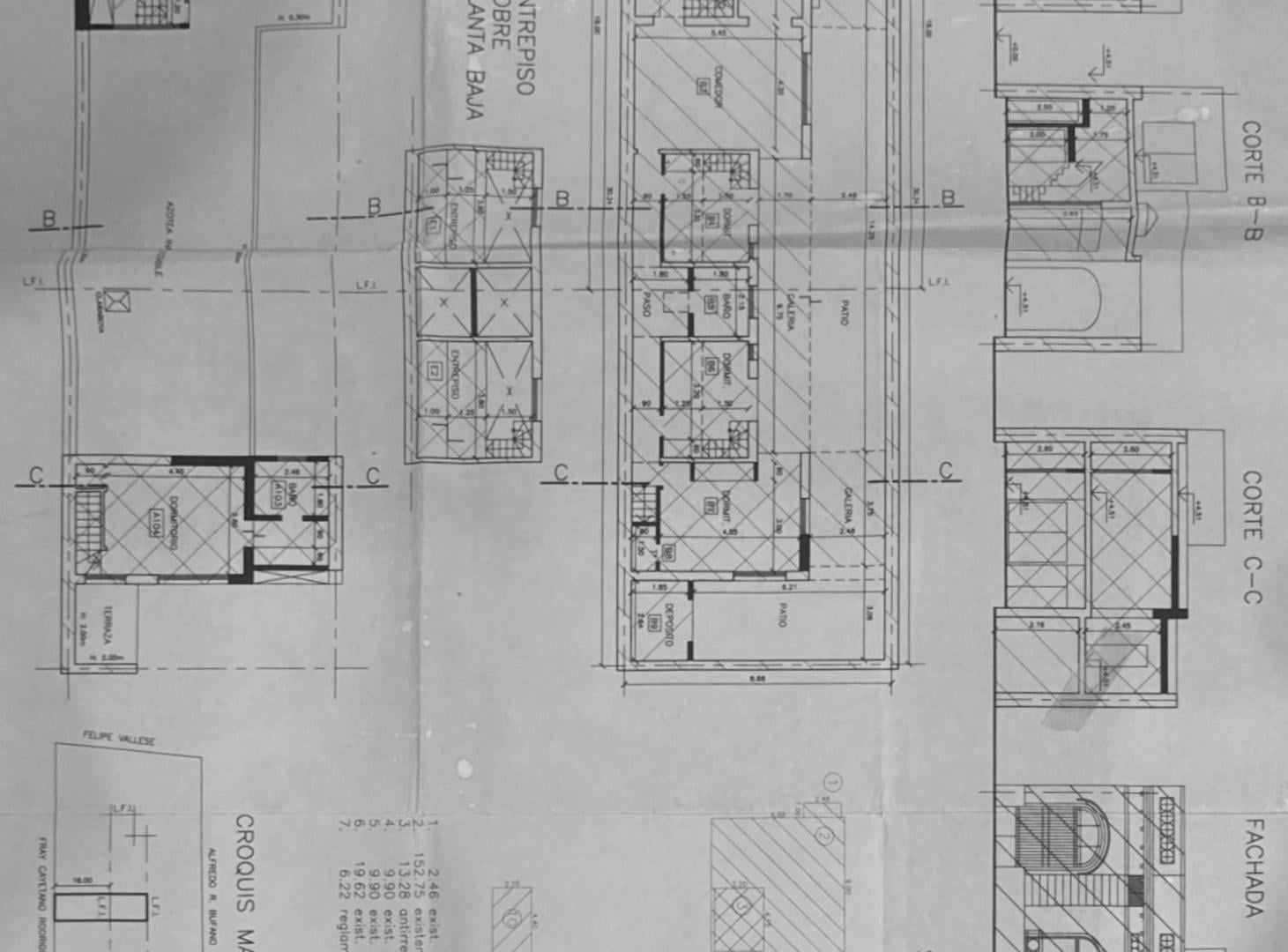 Casa lote propio en Flores con jardín y terraza – 6 ambientes, gran potencia