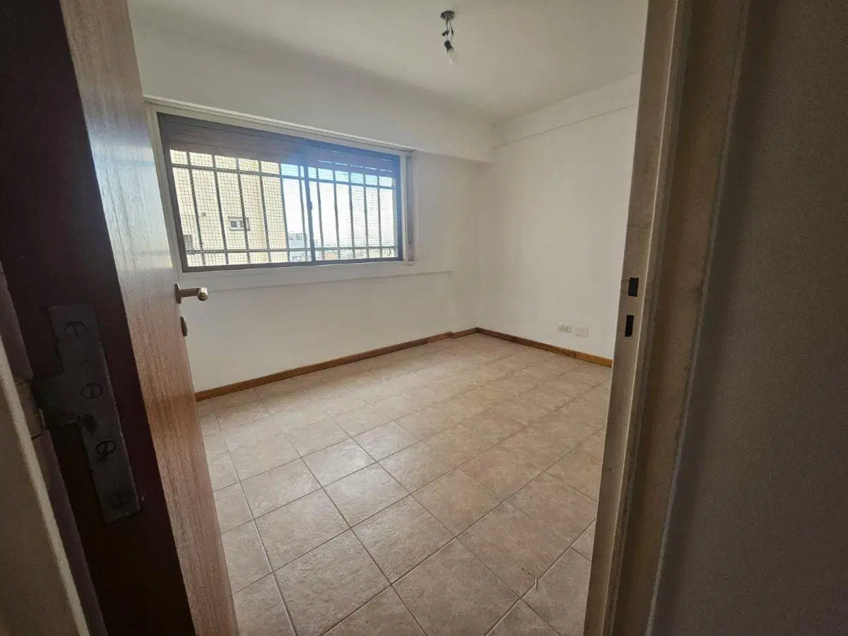 Venta Departamento 4 ambientes con balcon y cochera caballito norte 2
