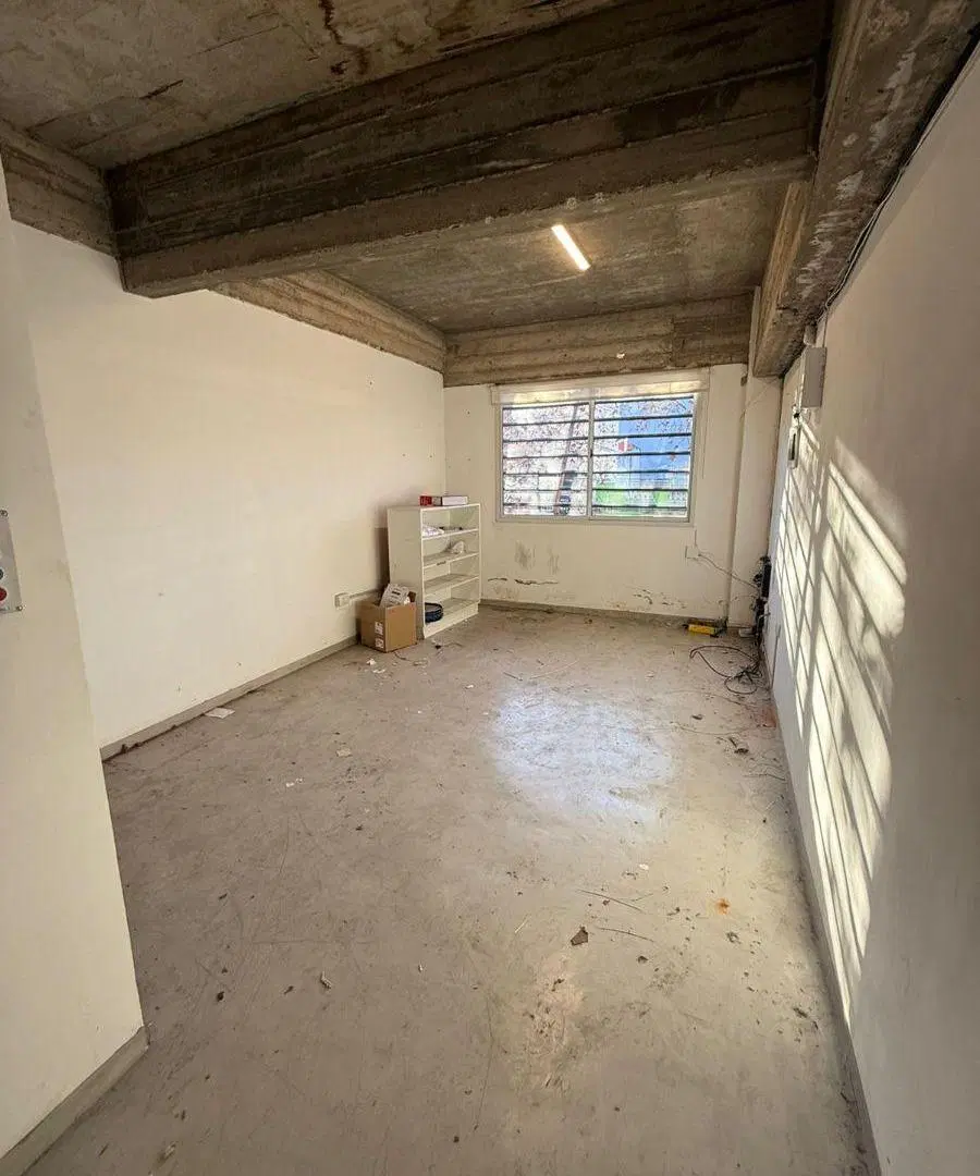 Alquiler Local comercial de 338 m² en en Flores 1