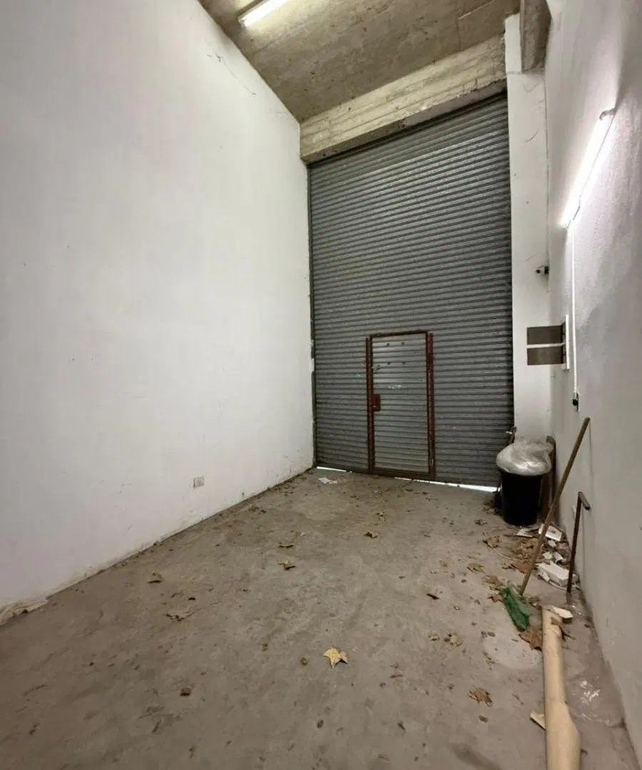 Alquiler Local comercial de 338 m² en en Flores 2