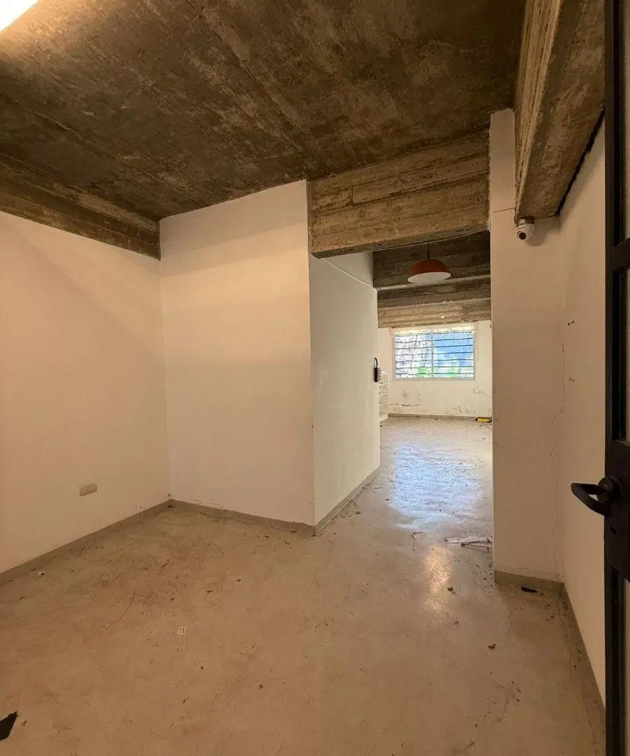 Alquiler Local comercial de 338 m² en en Flores 3