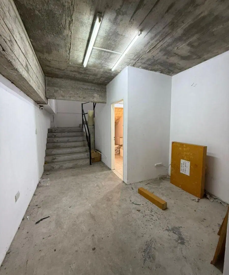 Alquiler Local comercial de 338 m² en en Flores 5