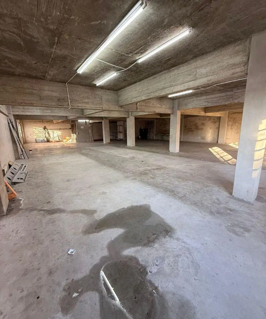Alquiler Local comercial de 338 m² en en Flores 8