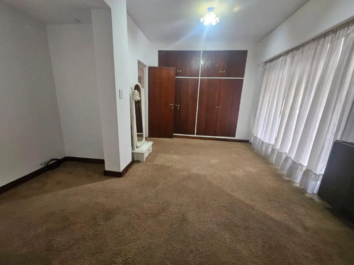 Casa Lote propio 4 ambientes con 2 cocheras con jardin caballito 2