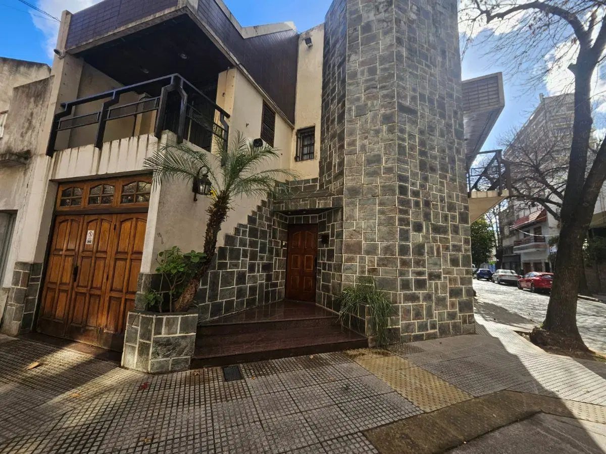 Casa Lote propio 4 ambientes con 2 cocheras con jardin caballito 4