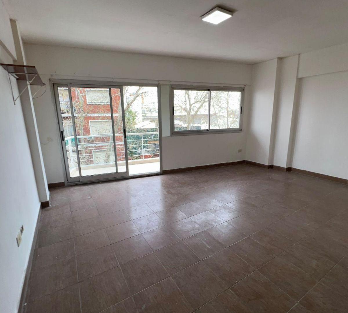 Foto de Amplio Monoambiente Divisible Al Frente - Piso 3° Con Excelente, imagen 3