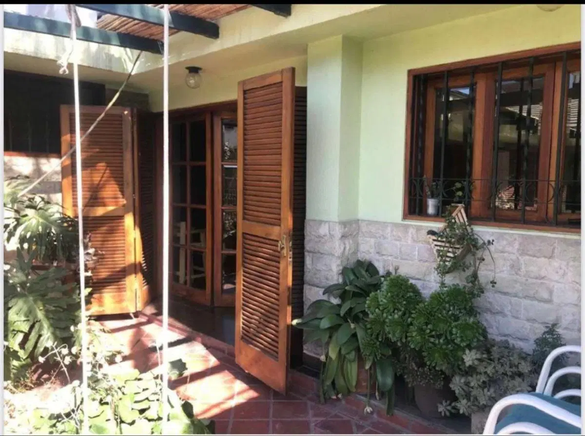 CASA DE CATEGORÍA EN VENTA - DORREGO 5