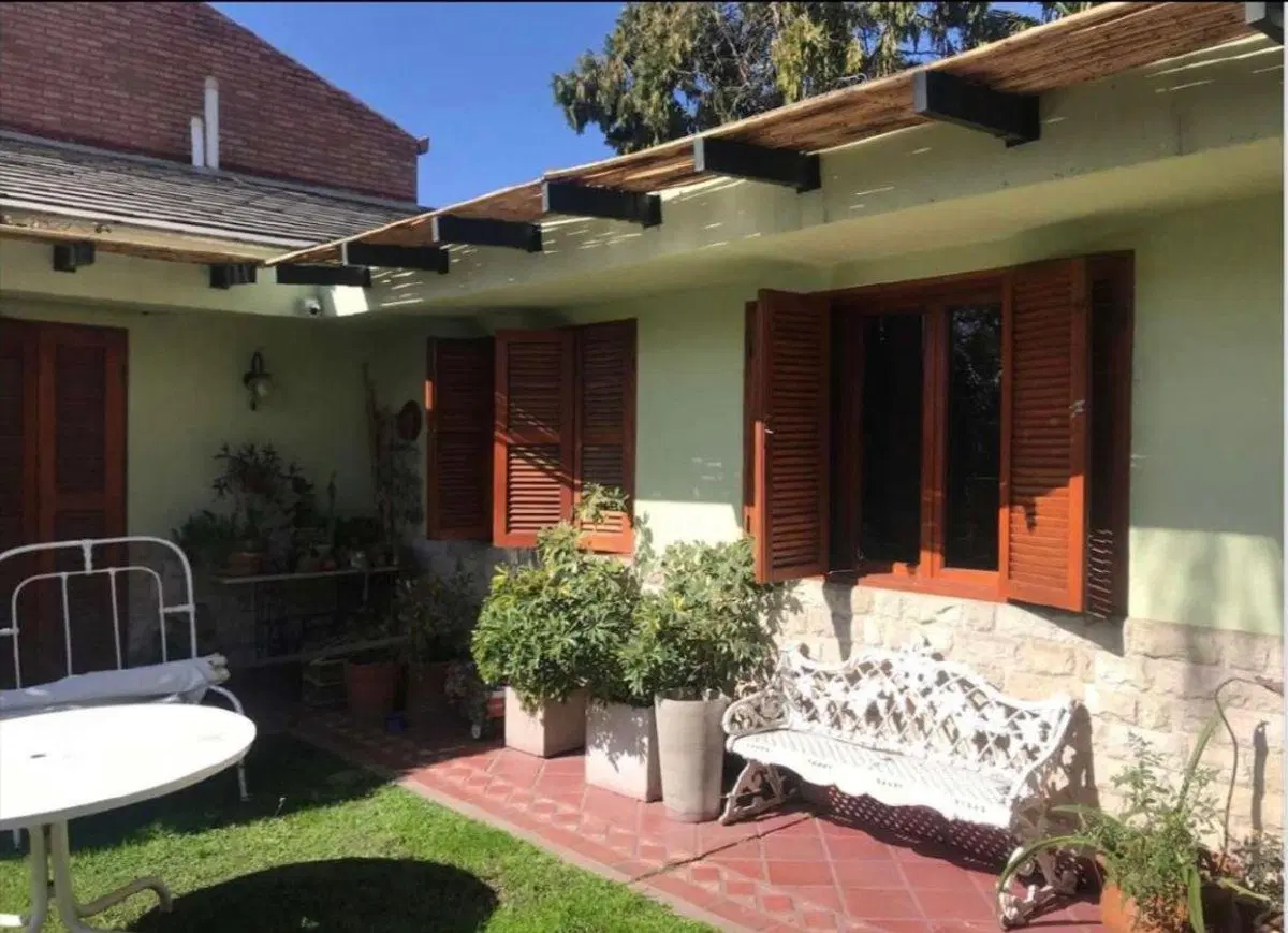 CASA DE CATEGORÍA EN VENTA - DORREGO 2