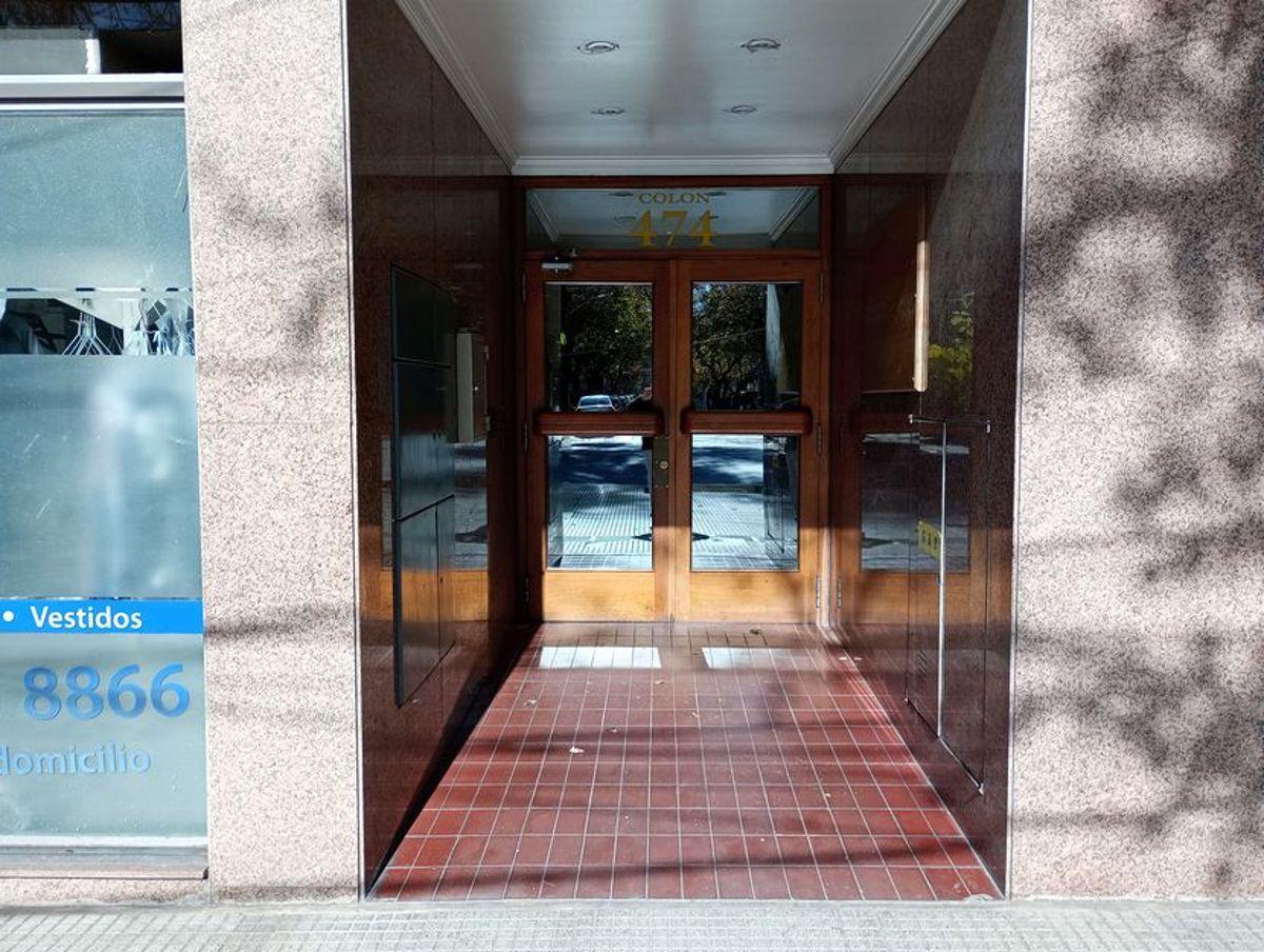 Foto de OFICINA EN PLANTA BAJA. IMPECABLE !!!, imagen 2